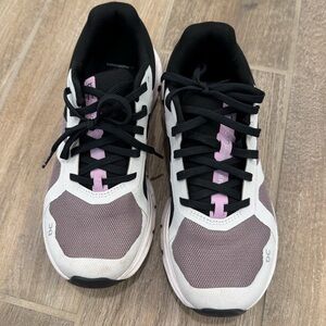 ON CLOUD CLOUDRUNNER SNEAKER SIZE 7